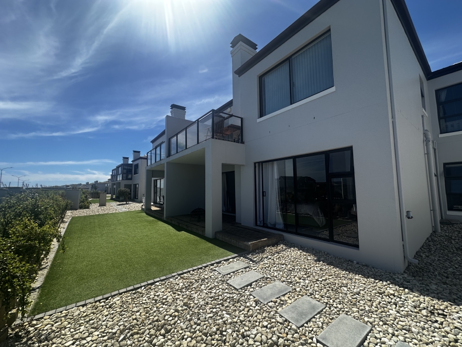 To Let 2 Bedroom Property for Rent in Bloubergstrand Western Cape